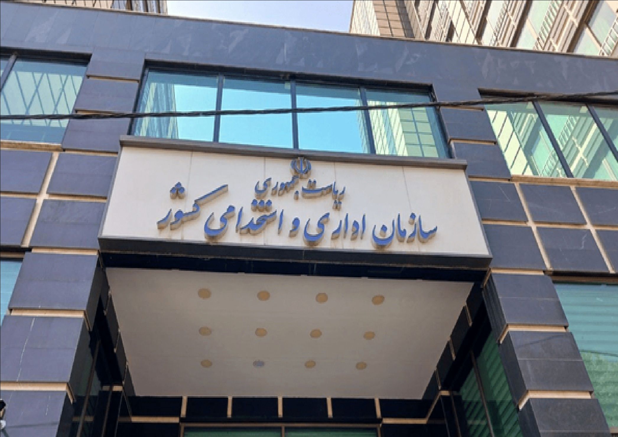 مدیریت حضور کارکنان با استانداران است 